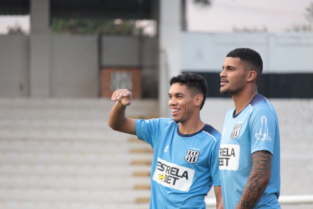 Paulo Baya destaca força do elenco e importância do apoio da torcida